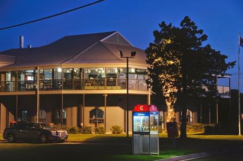 St Kilda Beach Hotel - Hobart Tourism 0