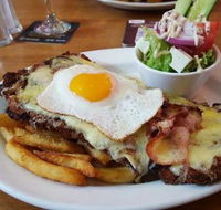 Willunga Hotel - Hobart Tourism