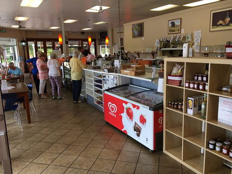 The Boulevard Cafe On The Lake - Hobart Tourism 0