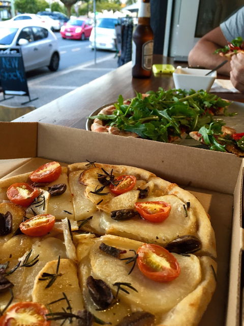 Arlo's Pizzeria On Chevron Island - Hobart Tourism 4