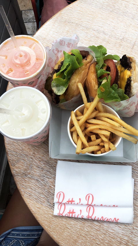 Betty's Burgers & Concrete Co. - Hobart Tourism 6