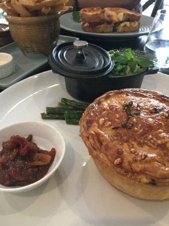 Hampton ACT Tourism TAS