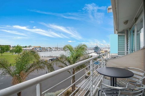 Williamstown Residences - Tourism TAS 11