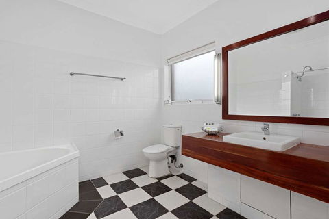 Comfort Inn, The International - Hobart Tourism 9