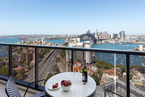 Meriton Serviced Apartments North Sydney - Hobart Tourism 13