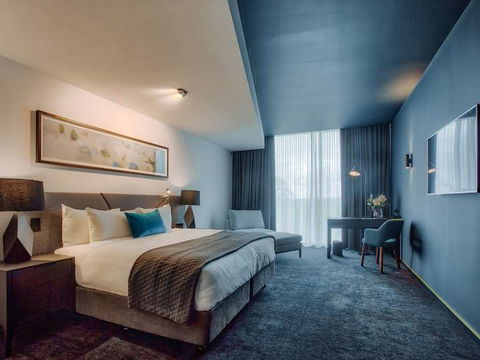 Eatons Hill Hotel - Tourism TAS 3