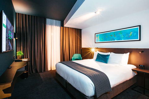 Eatons Hill Hotel - Tourism TAS 4
