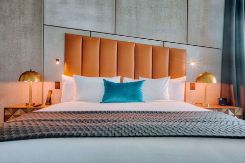 Eatons Hill Hotel - Tourism TAS 13