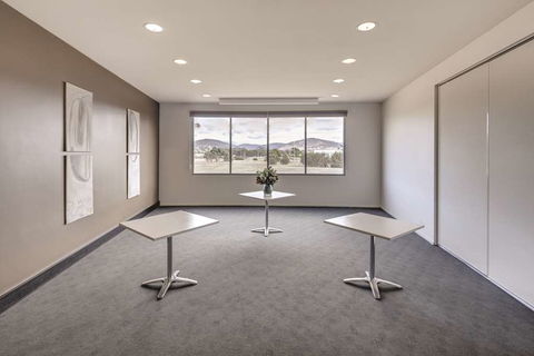 Travelodge Hobart Airport - Hobart Tourism 12