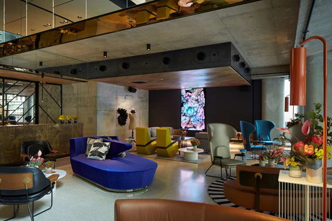 QT Melbourne - Tourism TAS 1