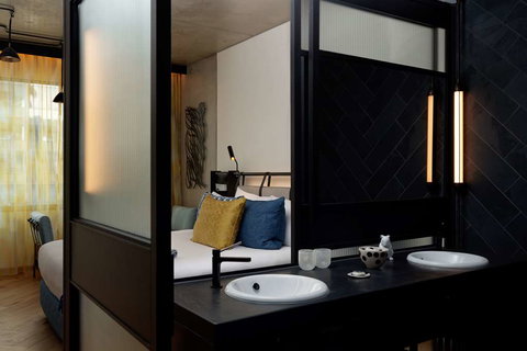 QT Melbourne - Tourism TAS 5