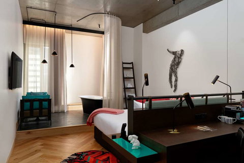 QT Melbourne - Tourism TAS 7