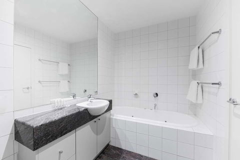 Adina Apartment Hotel On Flinders Street - Tourism TAS 9