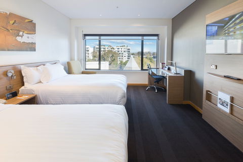 Crowne Plaza Canberra - Hobart Tourism 6