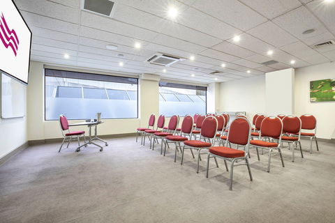 Crowne Plaza Canberra - Hobart Tourism 9
