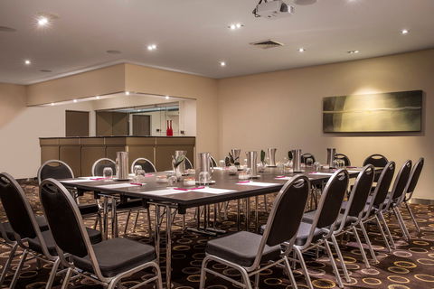 Crowne Plaza Canberra - Hobart Tourism 10