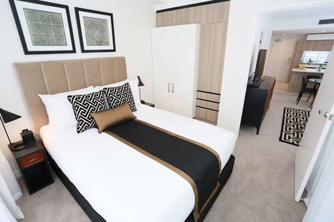 Alex Perry Hotel And Apartments - Tourism TAS 5