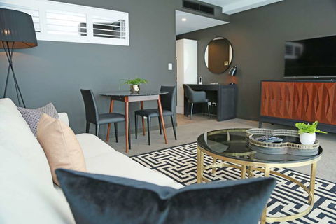 Alex Perry Hotel And Apartments - Tourism TAS 9