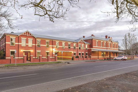 Lake Inn Ballarat - Tourism TAS 1