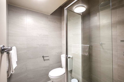 Nightcap at Manhattan Hotel - Tourism TAS 1