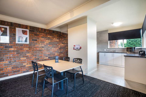 Nightcap at Manhattan Hotel - Tourism TAS 2