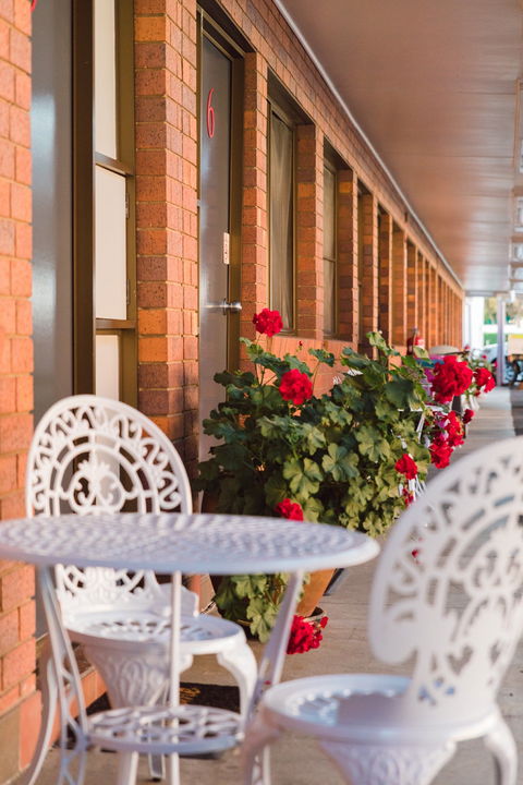 Country Pathfinder Motor Inn - Tourism TAS 1