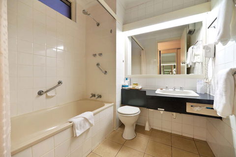 Beachfront Voyager Motor Inn - Hobart Tourism 1