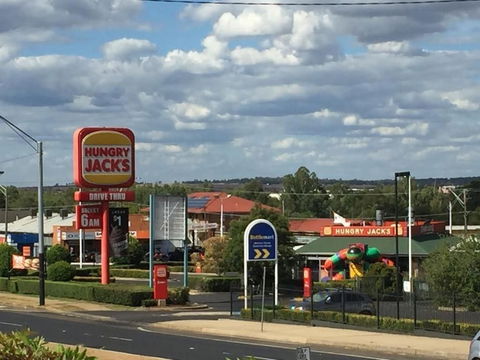 Across Country Motel & Svcd Apts - Hobart Tourism 1