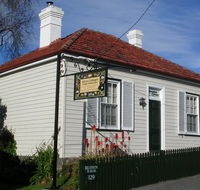 Alice's Cottages - Hobart Tourism