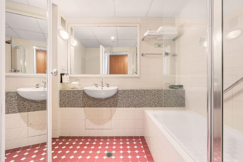Holiday Inn Darling Harbour - Tourism TAS 7