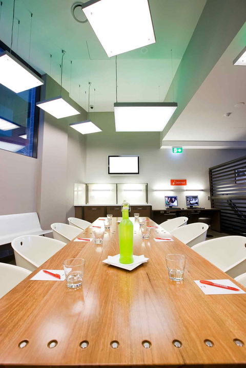 Ibis Sydney Barangaroo - Hobart Tourism 9