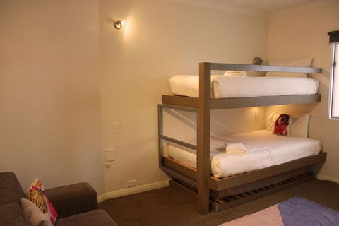 Swan Hill Resort - Hobart Tourism 11