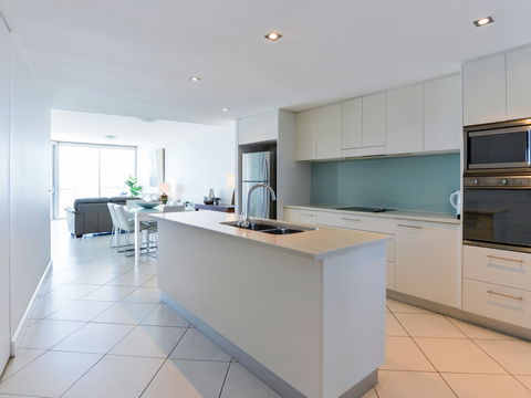 Grand Mercure Apartments Bargara - Hobart Tourism 4