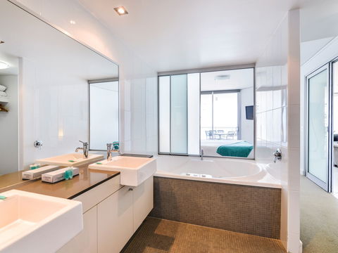 Grand Mercure Apartments Bargara - Hobart Tourism 6