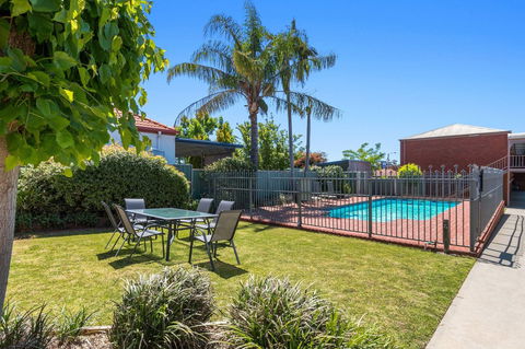 Burke & Wills Motor Inn - Hobart Tourism 11