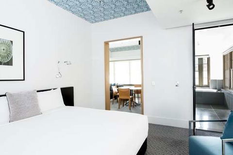 Peppers Gallery Hotel, Canberra - Hobart Tourism 12
