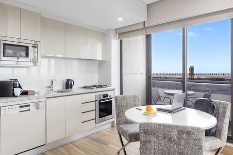 Meriton Suites Church Street, Parramatta - Hobart Tourism 10