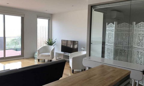 Beachside Apartments - Hobart Tourism 1