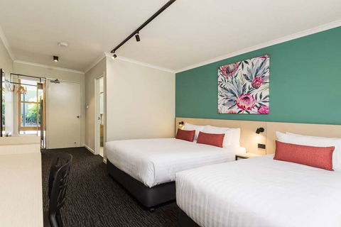 NIghtcap At Balaclava Hotel - Hobart Tourism 2