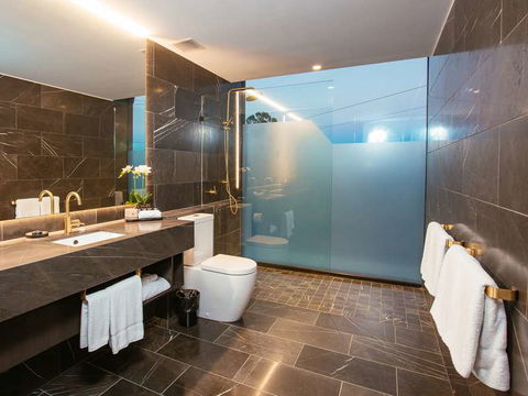 Eatons Hill Hotel - Tourism TAS 2
