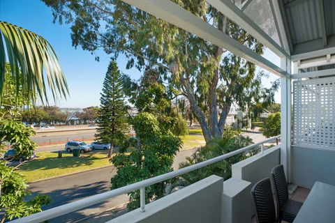Broadwater Resort Apartments - Hobart Tourism 1