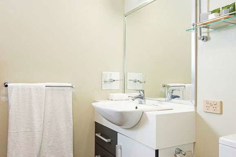 Mantra One Sandy Bay Road - Hobart Tourism 1