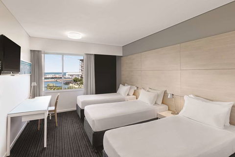 Vibe Hotel Darwin Waterfront - Hobart Tourism 6