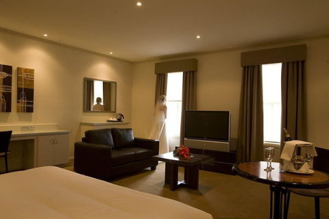 Beau Monde International - Hobart Tourism 5