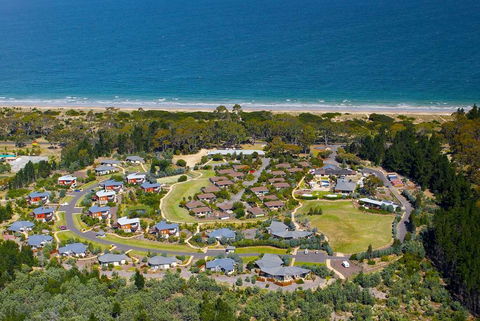 Club Wyndham Seven Mile Beach-Trademark - Hobart Tourism 0