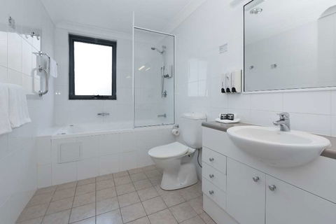 Leisure Inn Spires - Hobart Tourism 1