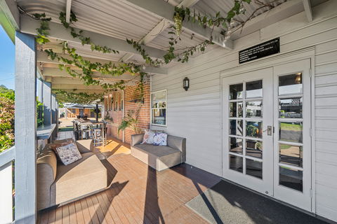 Ambassador On Ruthven Motel - Tourism TAS 1