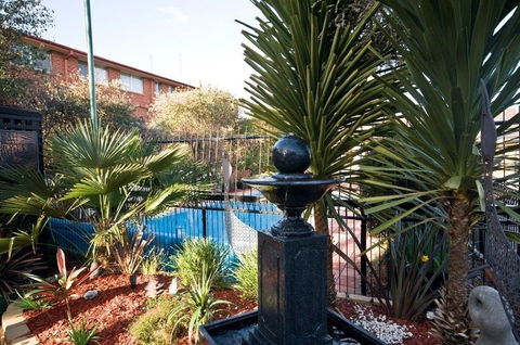 Country Plaza Queanbeyan - Hobart Tourism 2