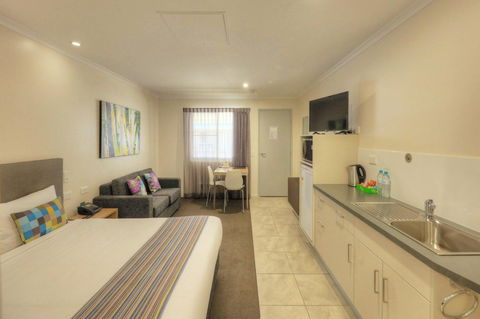 Roma Central Motel - Hobart Tourism 0