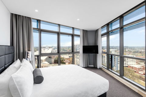 Meriton Suites Church Street, Parramatta - Hobart Tourism 3